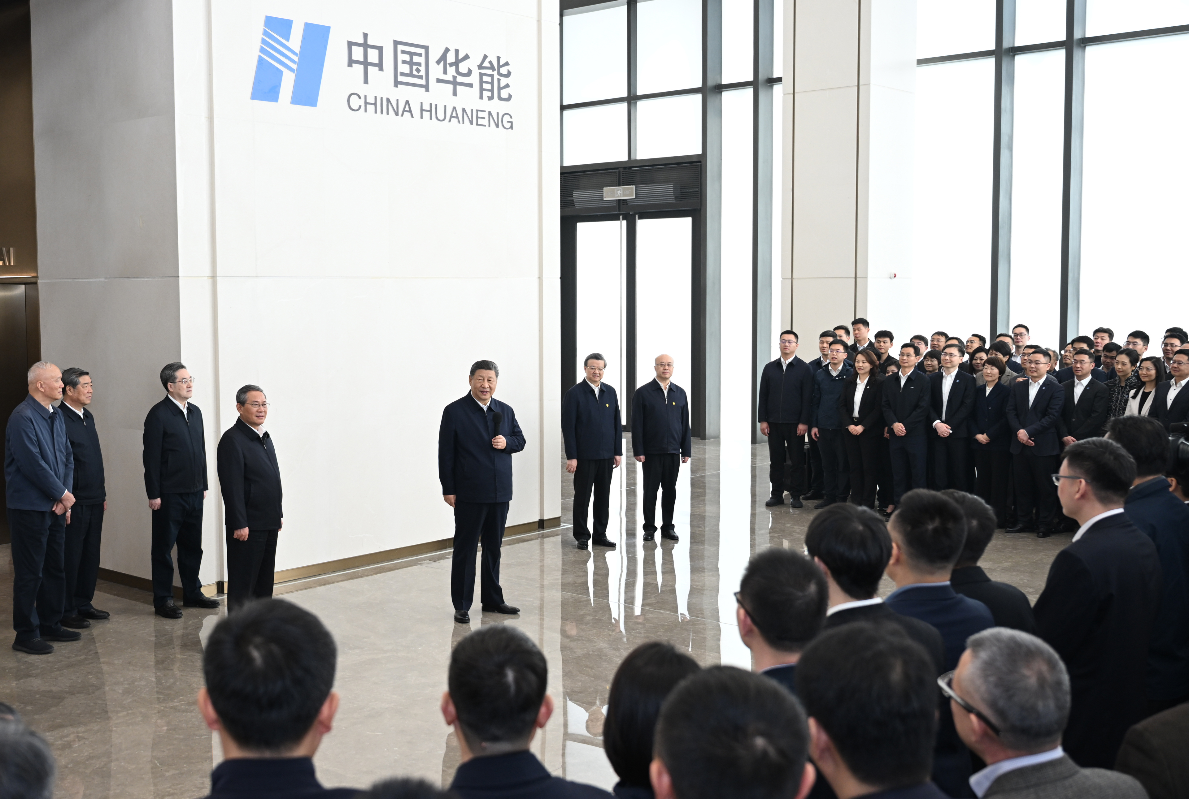 “对雄安的发展前景，我们充满信心”——习近平总书记赴雄安新区考察并主持召开深入推进雄安新区高质量建设和发展座谈会纪实