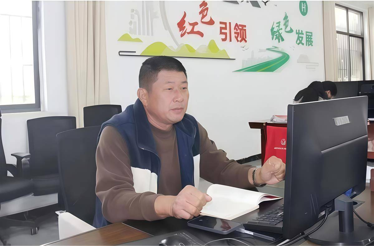 吴劲松的实干担当：让一穷二白的外岭村成乡村振兴示范村
