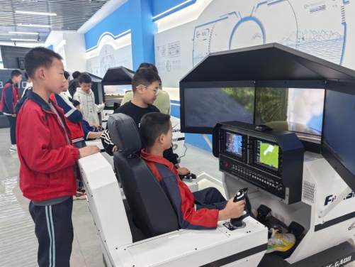 郧西学生来竹山开展研学活动